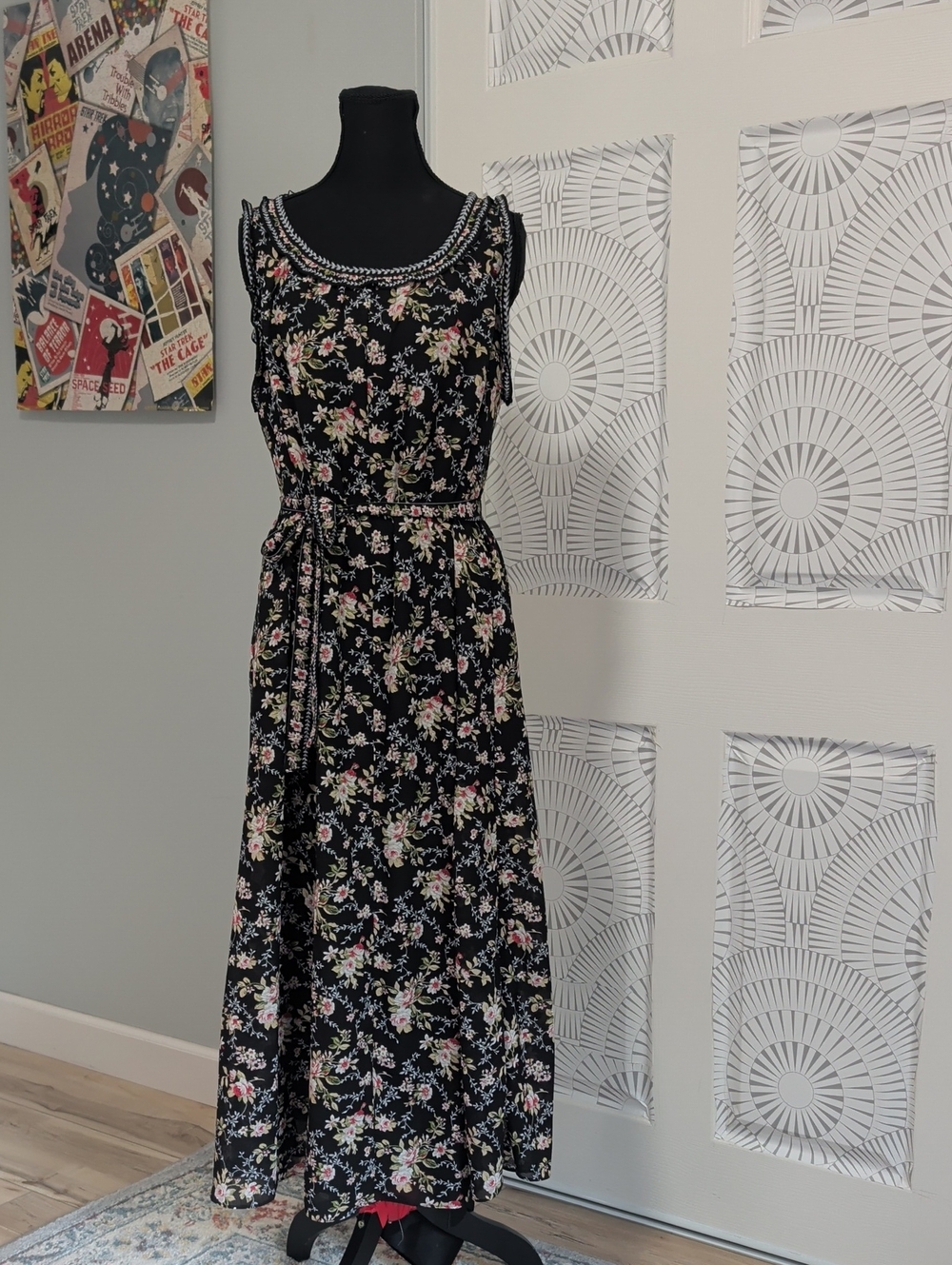 Black Floral Sleeveless Maxi Dress with Waist Tie And Pockets